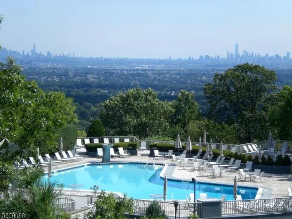 1 Claridge Dr. 323 #323, Verona Twp., NJ 07044