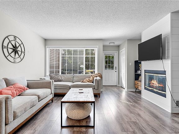 4th image of 1015 68th St Unit 2