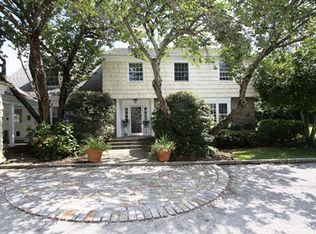 6 Horse Hill Rd, Glen Head, NY 11545