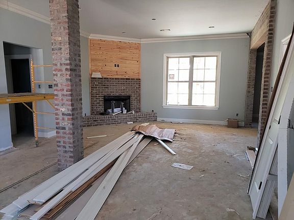 3rd image of 415 Saige Ln