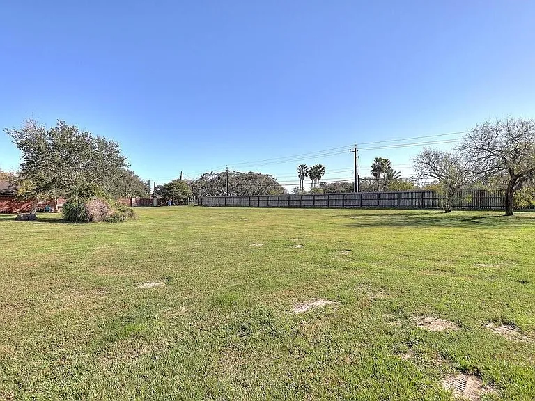 3417 Newcastle Dr — Photo 32