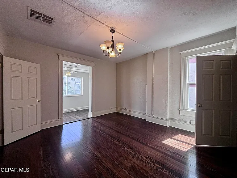 215 W Rio Grande Ave — Photo 13