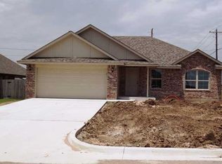 101 SW 8th St, Moore, OK 73160