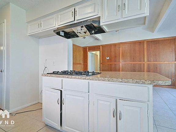 3rd image of 712 Meadowglen Dr