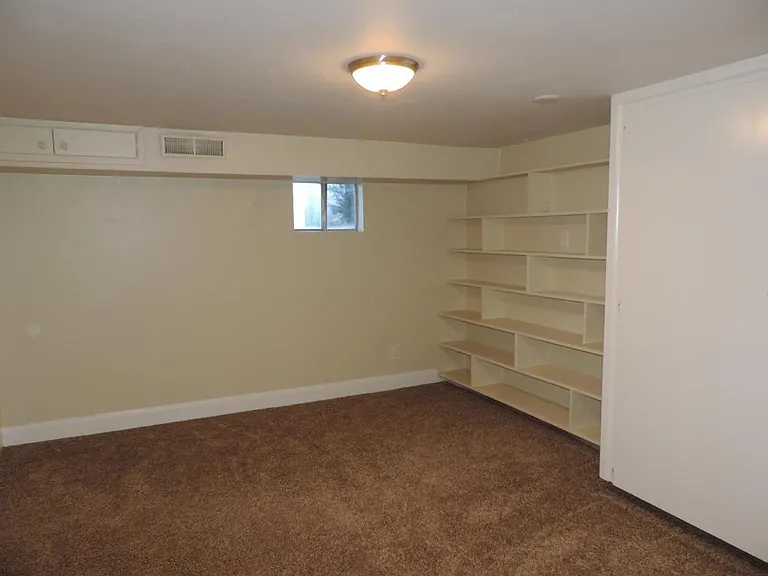 181 E 700 S — Photo 13