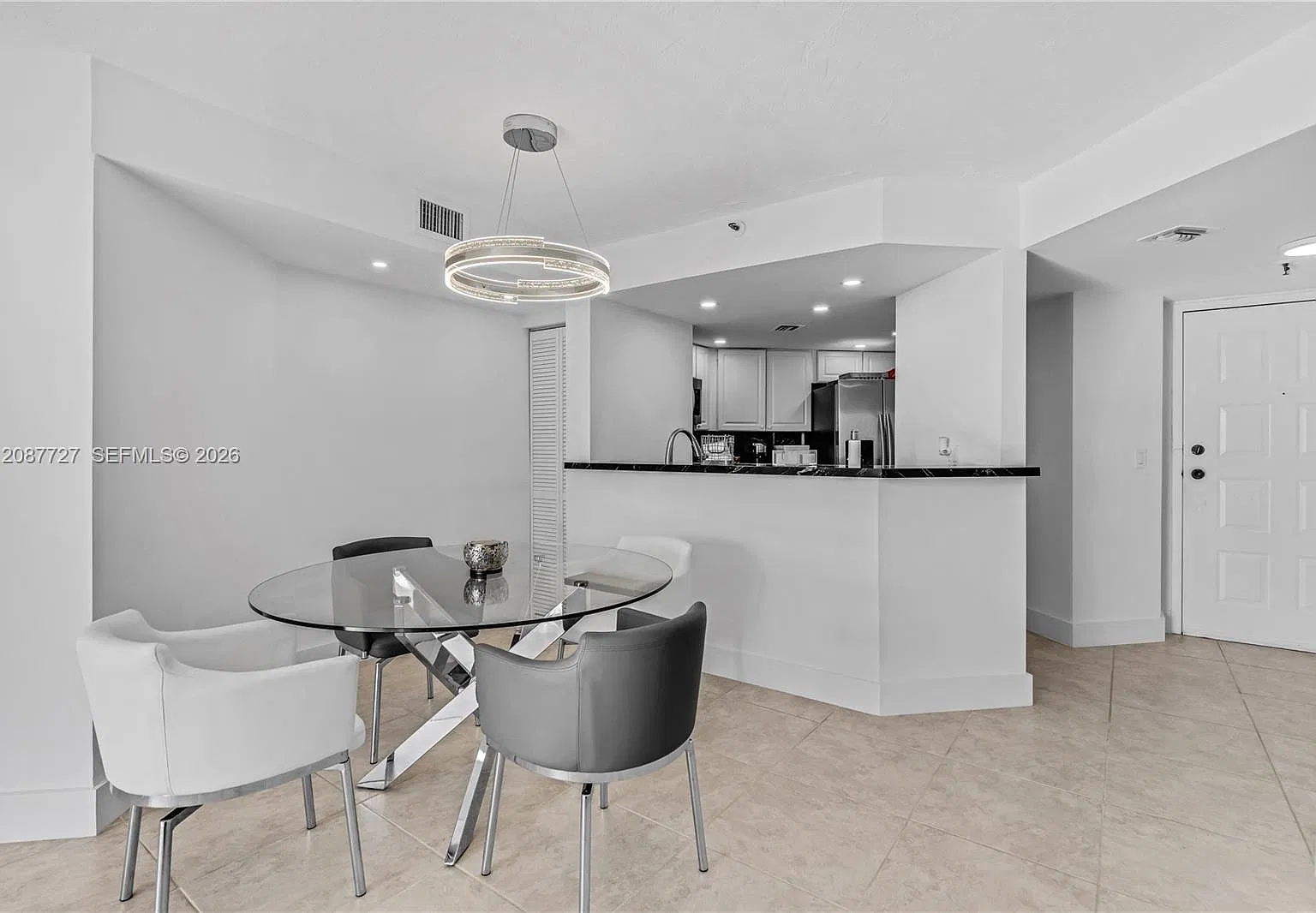 2 bed, 908 sqft, $4,000 — Photo 4
