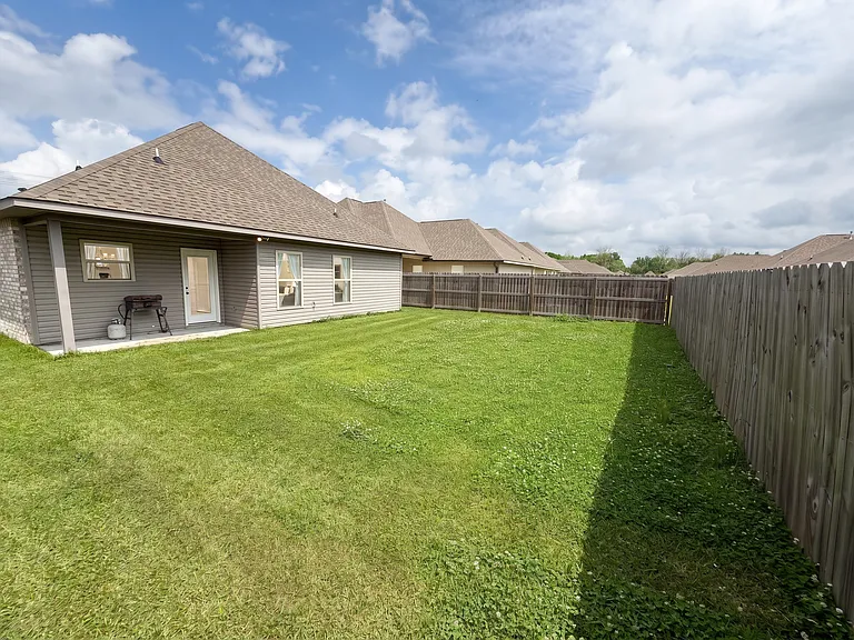 1955 Rollingwood Dr — Photo 2