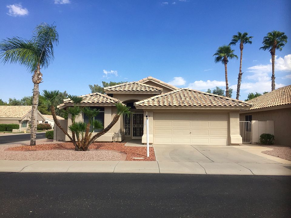 Beautiful front curb appeal 