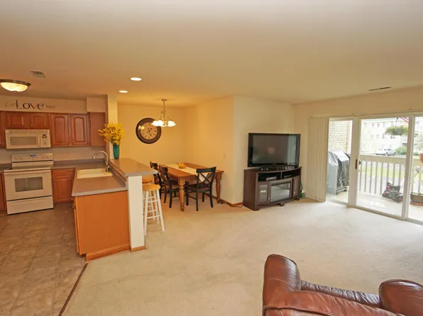 520 Windstone Dr, Hartland, WI 53029