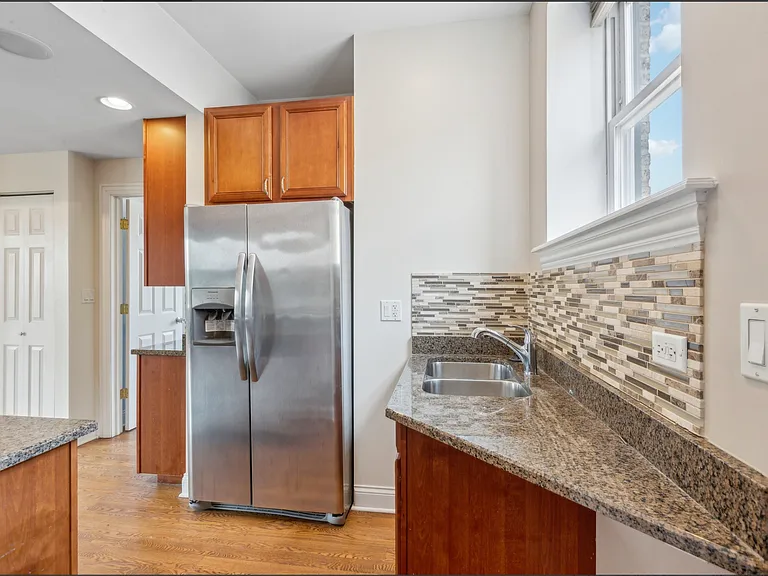 6146 N Ravenswood Ave — Photo 16