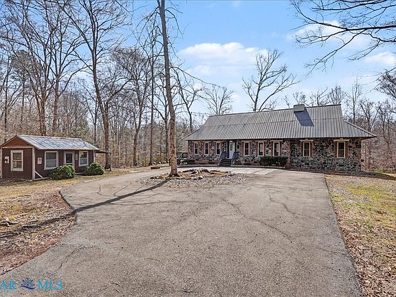 2nd image of 9050 Higgins Rd