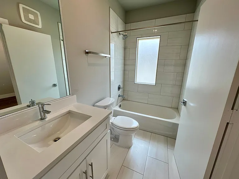 714 N Plano Rd — Photo 29