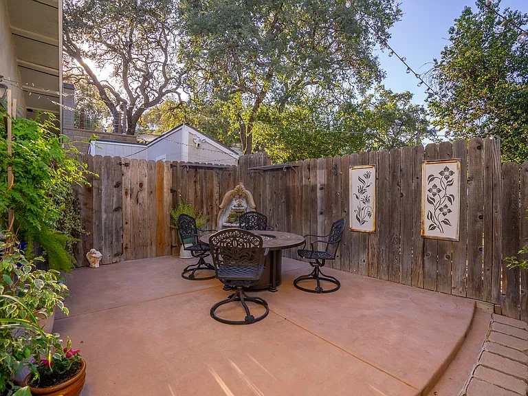 1241 Chestnut St — Photo 34