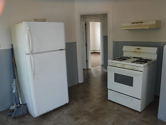 4th image of 196 Laurel Hill Ave
