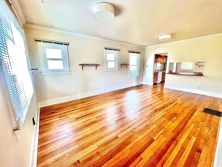4728 NE 27th Ave — Photo 4
