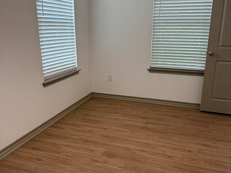 115 Koehler Ct #200 — Photo 3