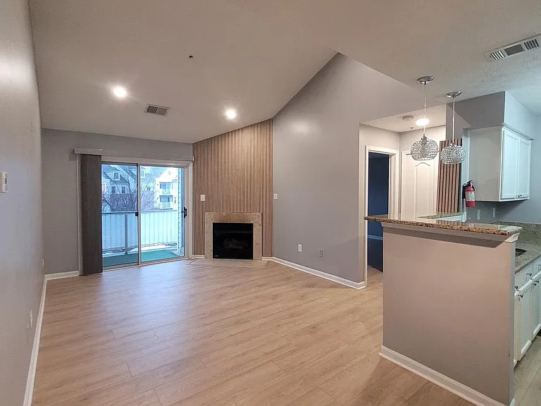 8921 Town Center Cir #5-305 — Photo 7