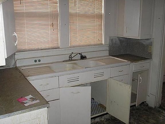 5th image of 645 E Mallory Ave