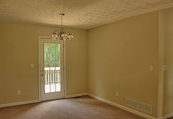 3rd image of 4820 Old Briar Trl