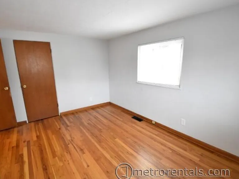 2686-2688 Hibbert Ave — Photo 9