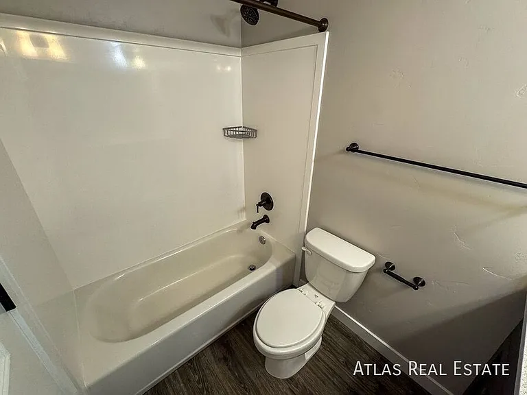 2530 N Knights Ln — Photo 12