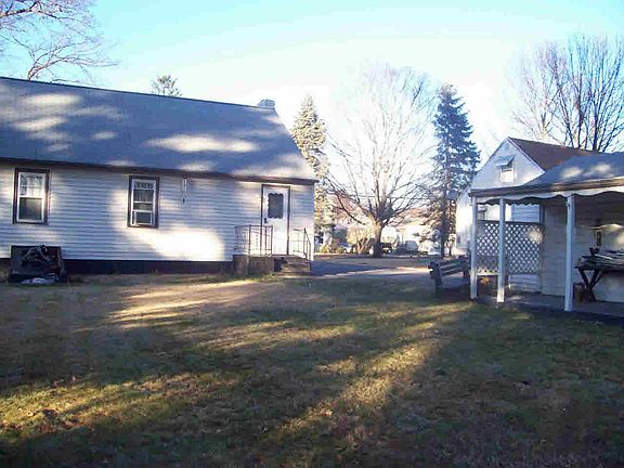 2nd image of 18 Fuller Ln