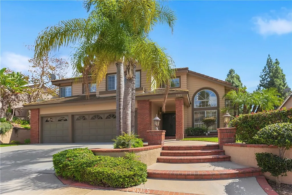 3 bed, 2.5 bath, 2465 sqft, $5,400 — Photo 2