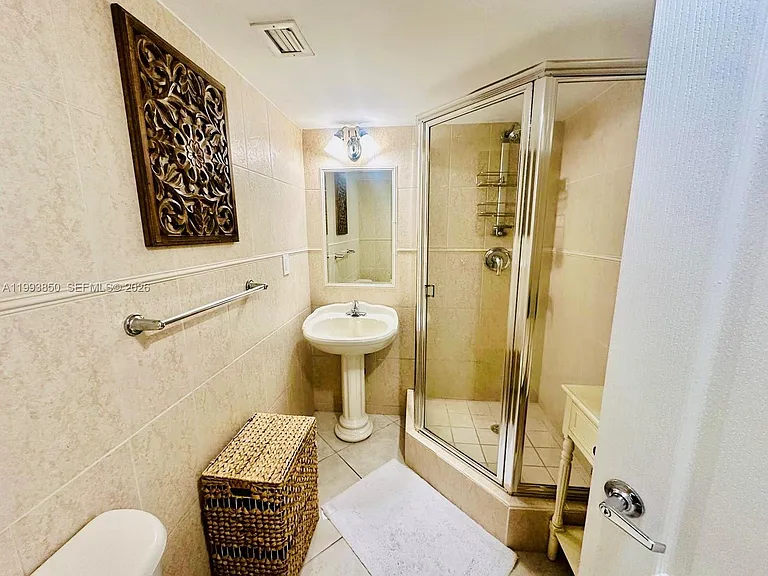 2555 Collins Ave #704 — Photo 12