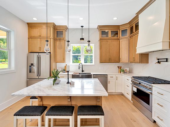 5th image of 1402 W 55th St