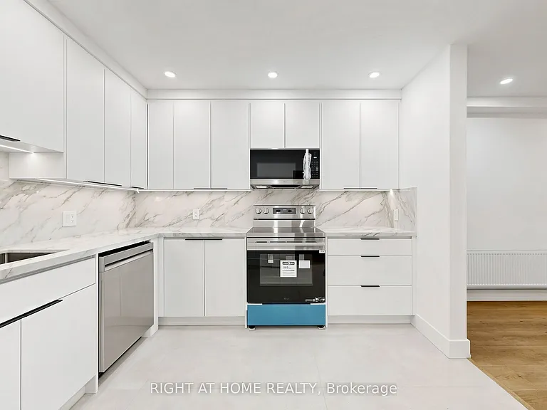 427 Lawrence Ave W #1 — Photo 7
