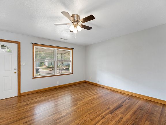 3rd image of 300 W Summey Ave
