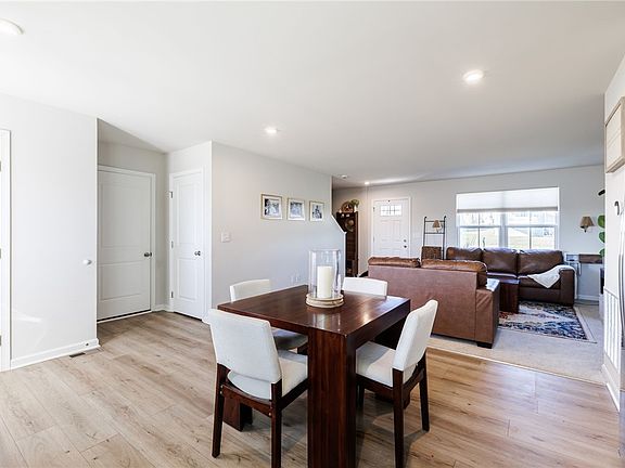 5th image of 294 Mildahn Rd