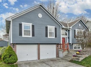 242 NE Arbor Dr, Blue Springs, MO 64014