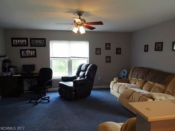 3rd image of 133 Wild Rose Dr