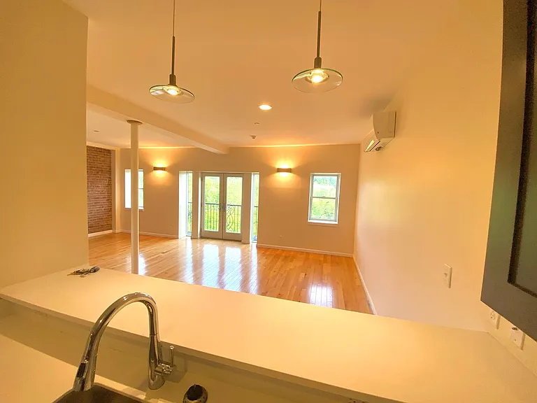 111 Abeel St — Photo 6