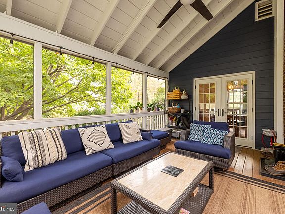 3rd image of 11688 Stockbridge Ln