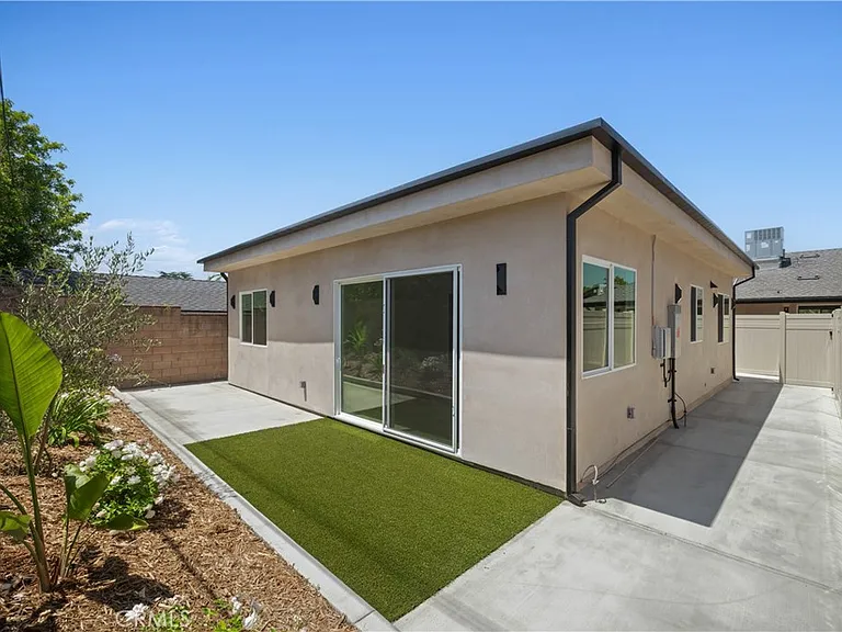10053 Amestoy Ave — Photo 1