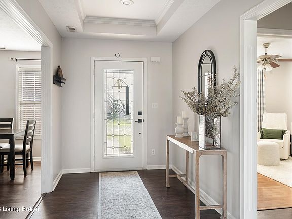 4th image of 832 Hackney Ln