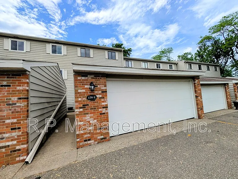 170 Wentworth Ave W #E — Photo 2