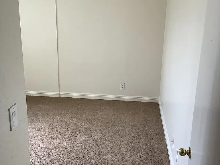 Laurel Canyon Apartments — Photo 46