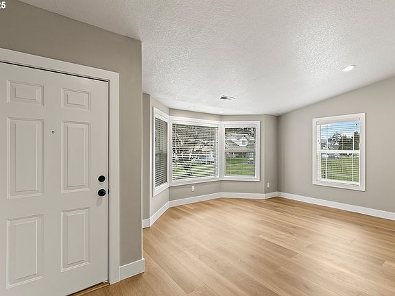 4th image of 8000 NE 86th Ave