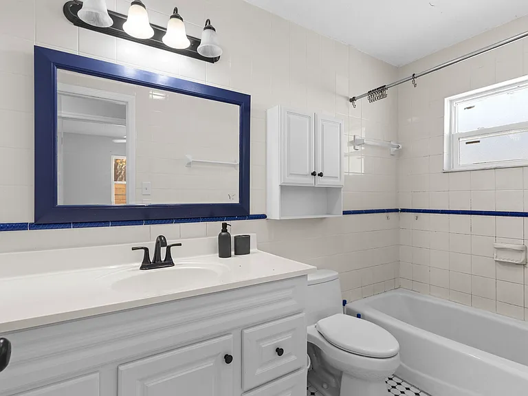 2334 N Roxbury Rd — Photo 17