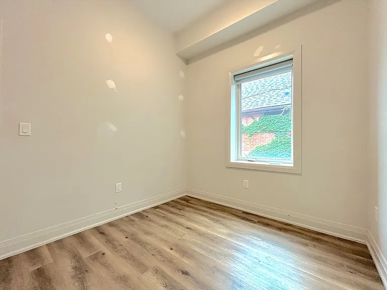 837 King St E #203 — Photo 12