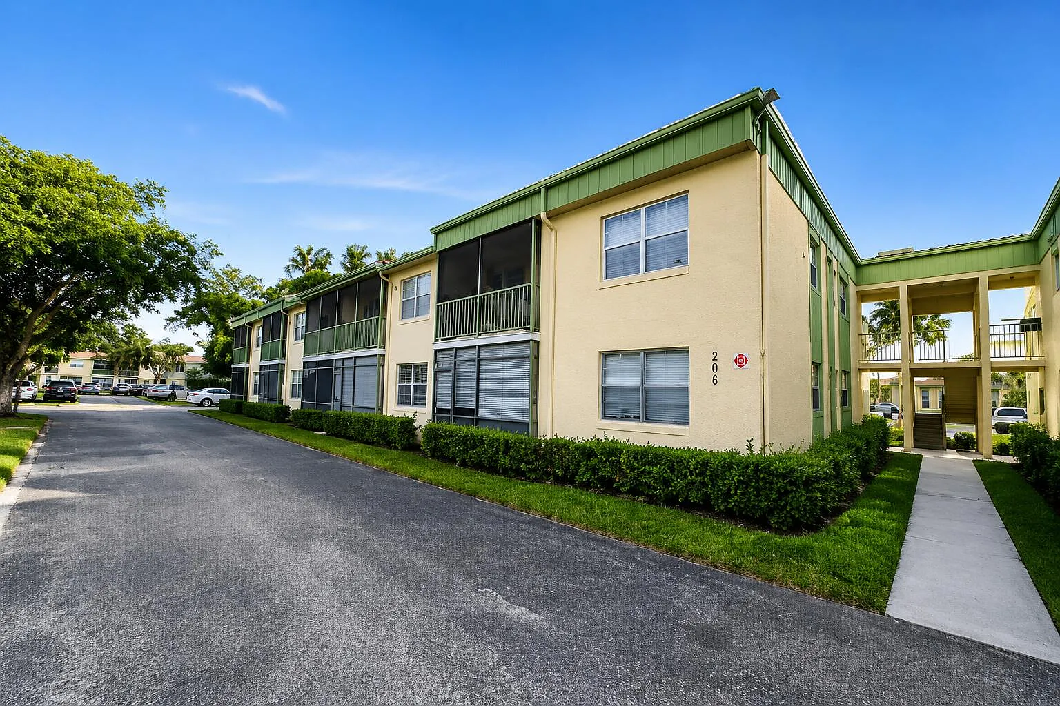 2 bed, 1.0 bath, 850 sqft, $1,750 — Photo 2