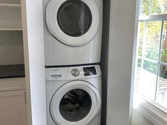 5th image of 99 Brookside Pl Floor 2
