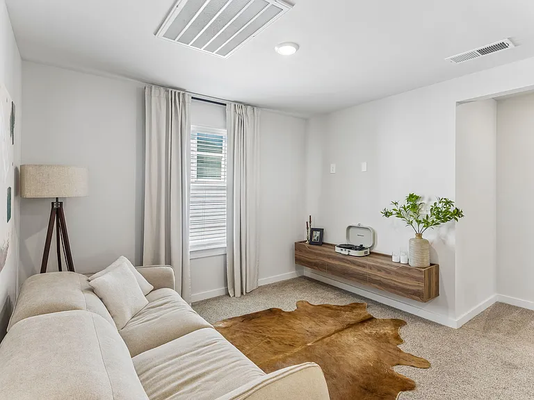 1735 Flora Grv — Photo 9