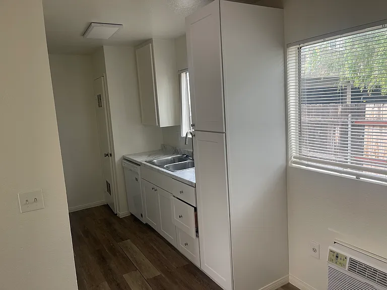 12366 Parkside St #4 — Photo 5