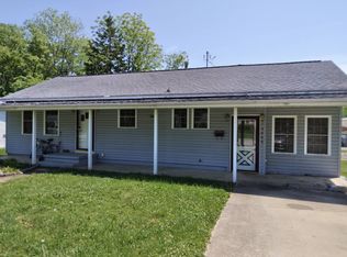406 1/2 SE 7th St, Fairfield, IL 62837
