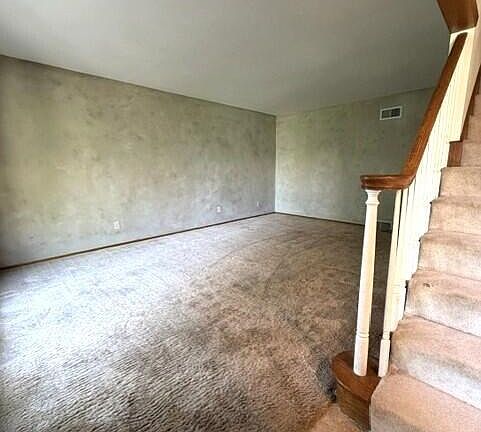 3rd image of 42 Robin Hill DRIVE