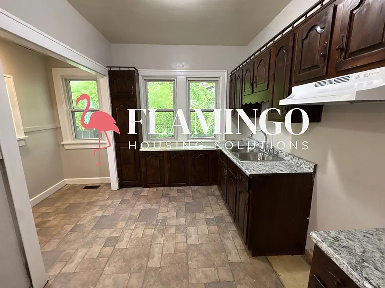 38 Pointview Ave — Photo 9